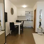 Modern Center Studio Under The Castle - Free Parking Apartament