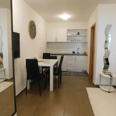 Modern Center Studio Under The Castle - Free Parking Apartamento