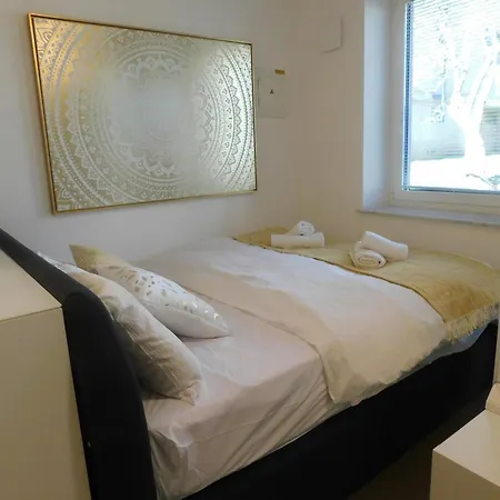 Modern Center Studio Under The Castle - Free Parking Apartment *