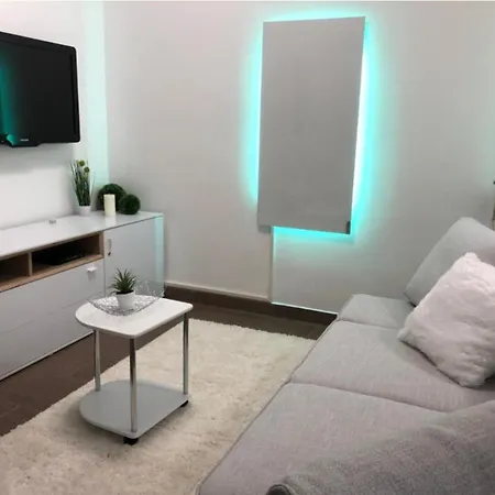 Modern Center Studio Under The Castle - Free Parking Apartment *